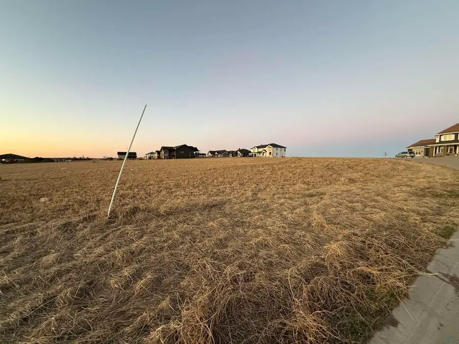 1680 Highland Hills, Sioux Center, IA 51250 - #2