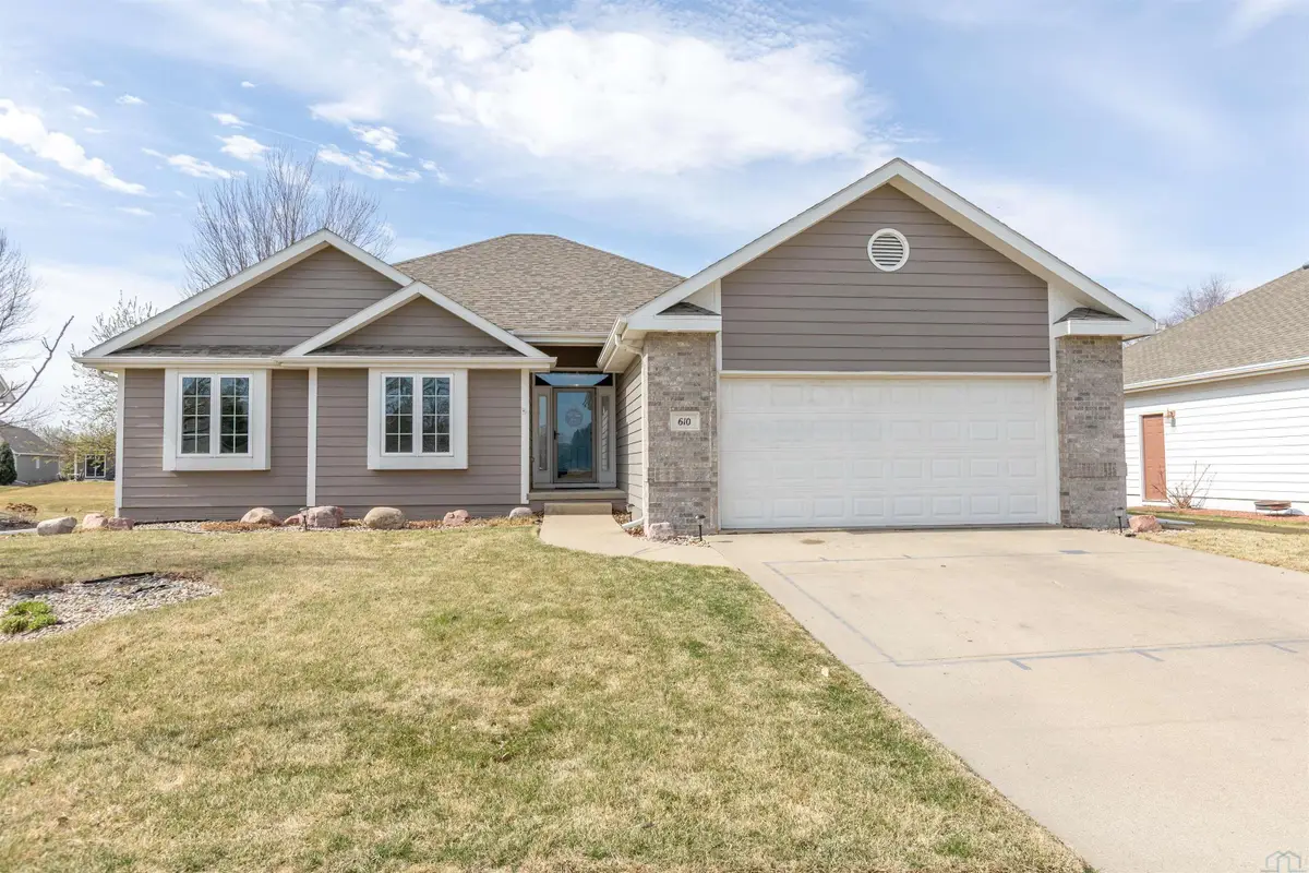 610 Prairie Blvd, Dakota Dunes, SD 57049 - #1