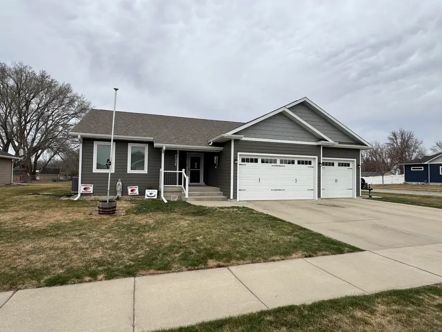 1540 Rockwell Trail, Vermillion, SD 57069 - #2