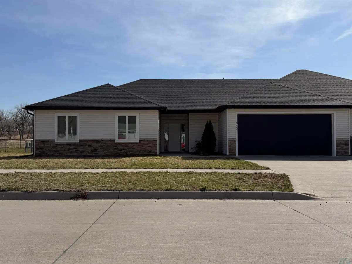 640 S 9th St, Akron, IA 51001 - #1