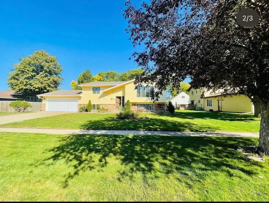 710 Sharpe, Vermillion, SD 57069 - #2