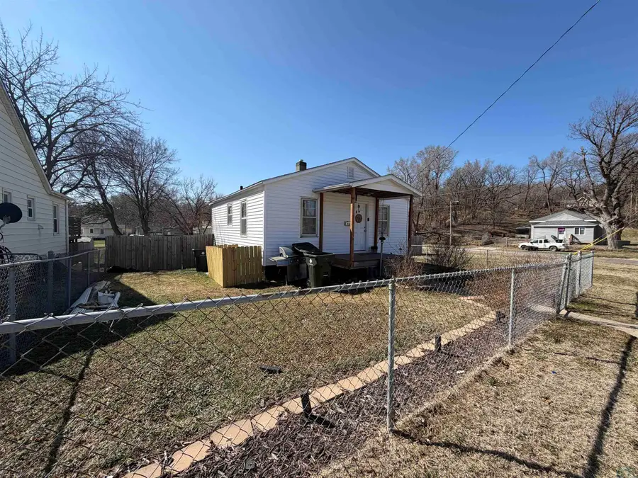 2326 W 3rd Street, Sioux City, IA 51103 - #2