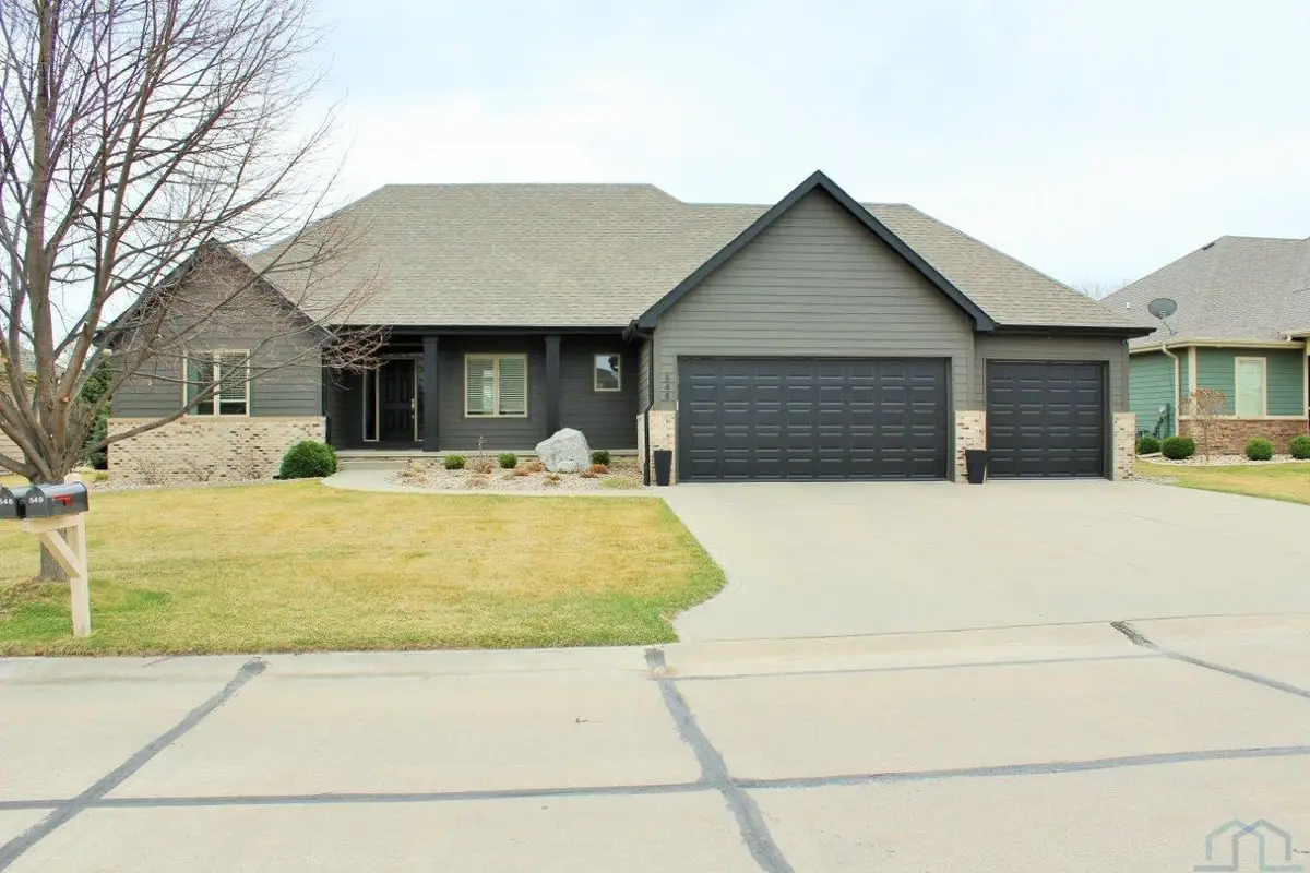 548 BLUESTEM TRL, Dakota Dunes, SD 57049 - #1