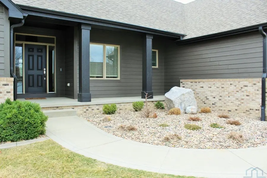 548 BLUESTEM TRL, Dakota Dunes, SD 57049 - #2