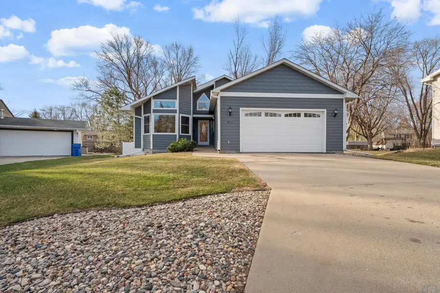 1129 Ridgecrest Dr, Vermillion, SD 57069 - #3