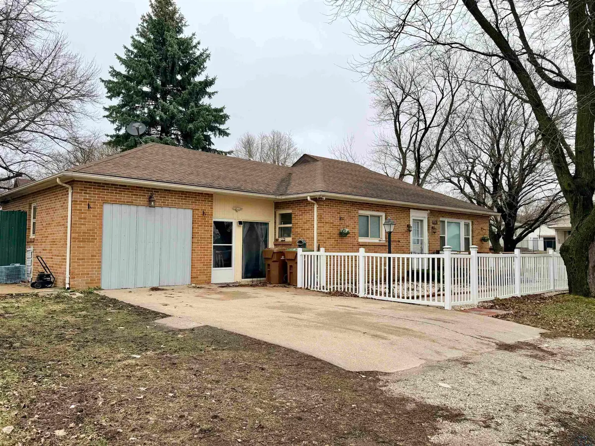 410 W 4TH ST, Newell, IA 50568 - #1