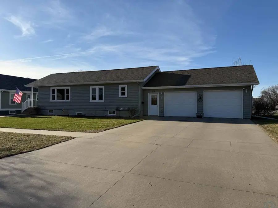 110 5th St NE, Orange City, IA 51041 - #3