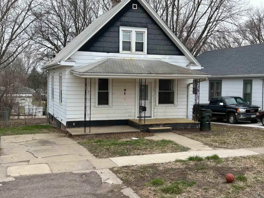 1213 S HELEN ST, Sioux City, IA 51106 - #2
