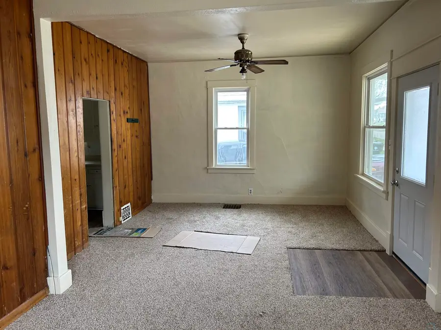 1213 S HELEN ST, Sioux City, IA 51106 - #3