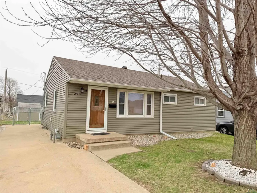 2916 S Cornelia St., Sioux City, IA 51106 - #2