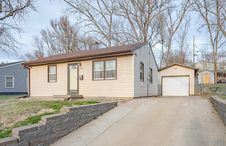 2616 S Alice Street, Sioux City, IA 51106 - #3