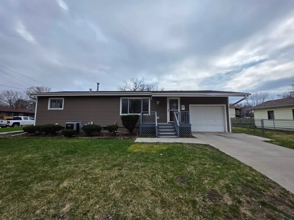 4414 Peters Ave, Sioux City, IA 51106 - #1