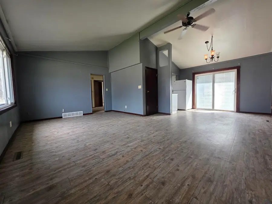 4414 Peters Ave, Sioux City, IA 51106 - #2