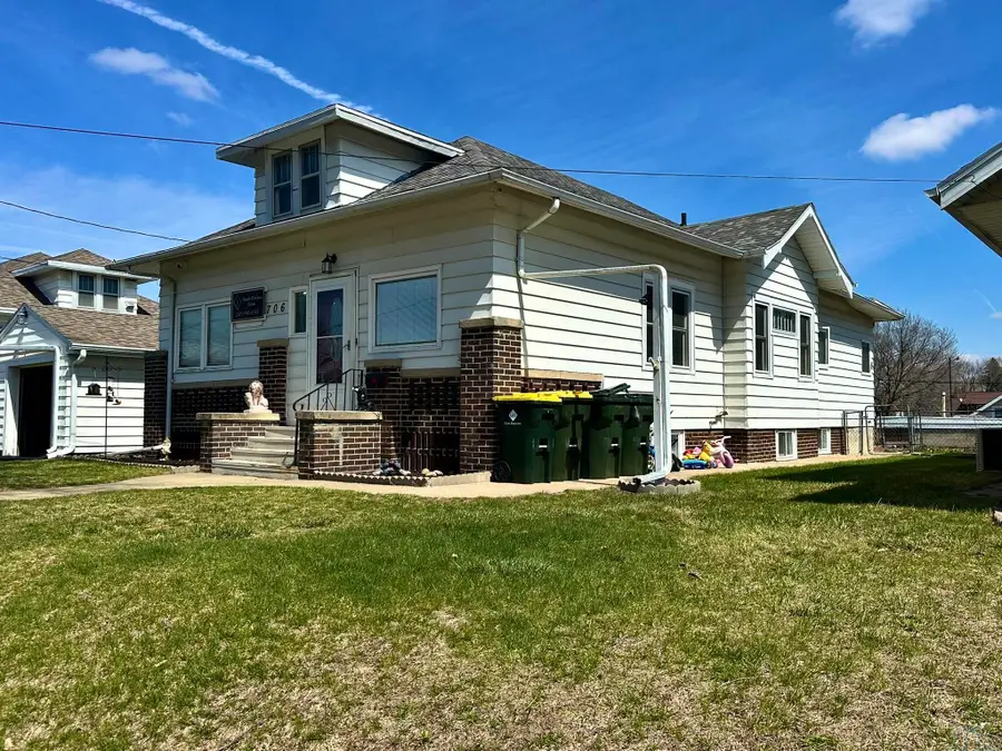706 S IRENE ST, Sioux City, IA 51106 - #2