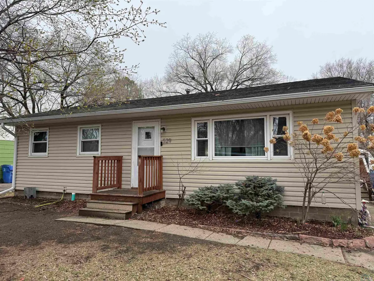 529 W Clark, Vermillion, SD 57069 - #1