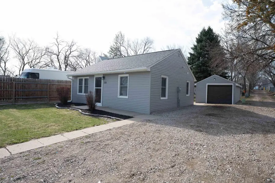 314 E 15th St, South Sioux City, NE 68776 - #3