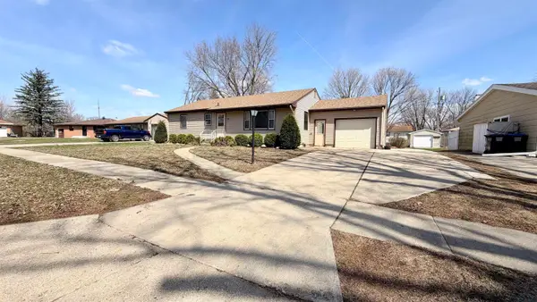 915 PLEASANTVIEW DR, Storm Lake, IA 50588