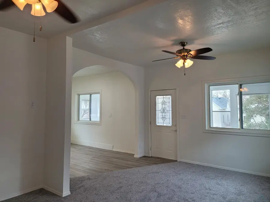 1518 W 6th Street, Sioux City, IA 51103 - #2