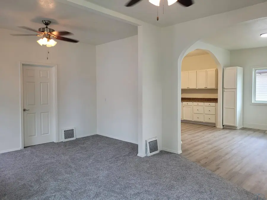 1518 W 6th Street, Sioux City, IA 51103 - #3