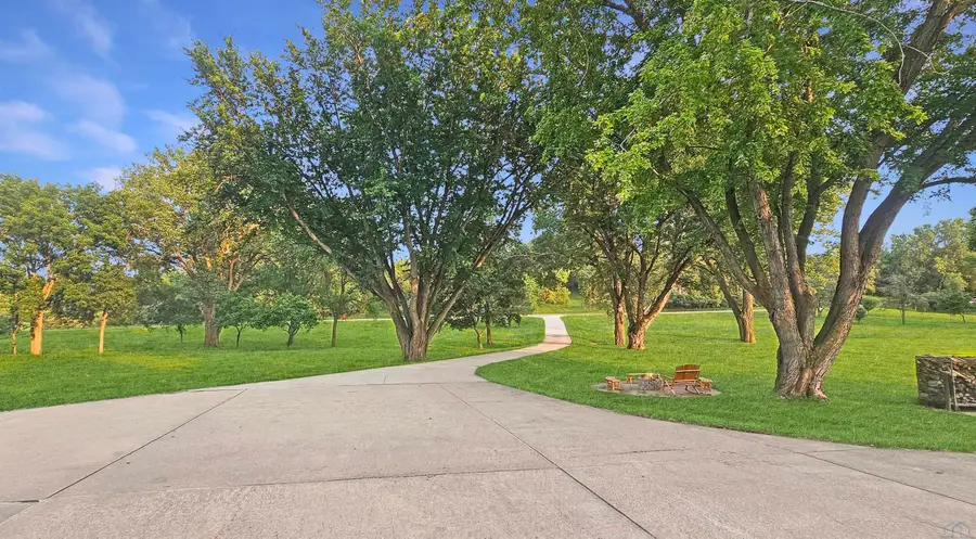 31847 West Loop Rd, Sioux City, IA 51108 - #2