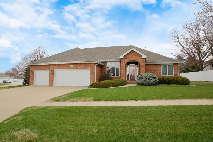 4701 Bristol Drive, Sioux City, IA 51106 - #2