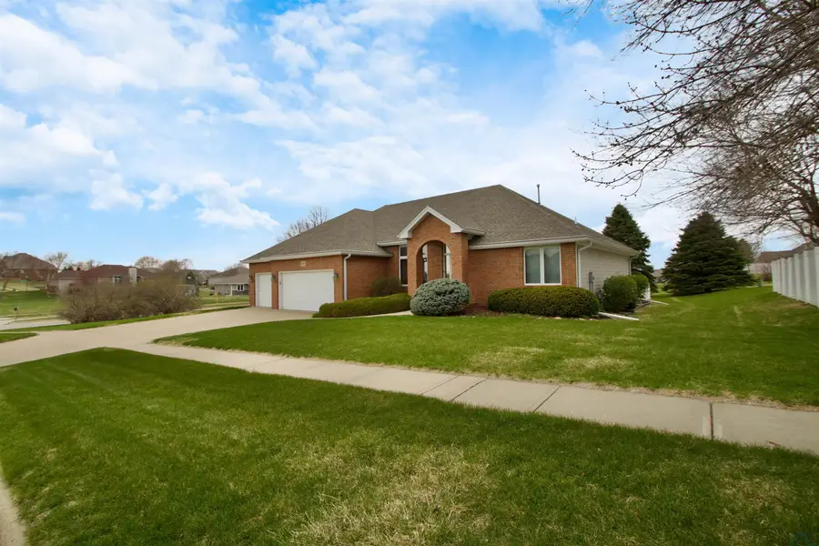 4701 Bristol Drive, Sioux City, IA 51106 - #3