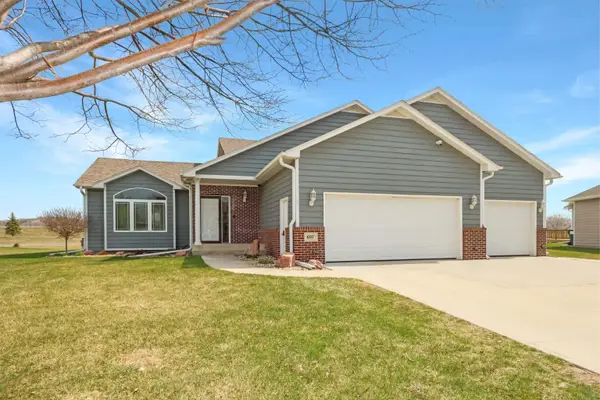 697 Prairie Boulevard, Dakota Dunes, SD 57049