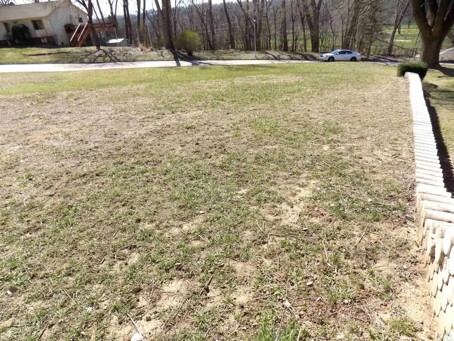 3810 DOUGLAS CT, Sioux City, IA 51104 - #3