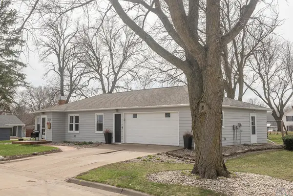 318 FRANKFORT AVE NE, Orange City, IA 51041