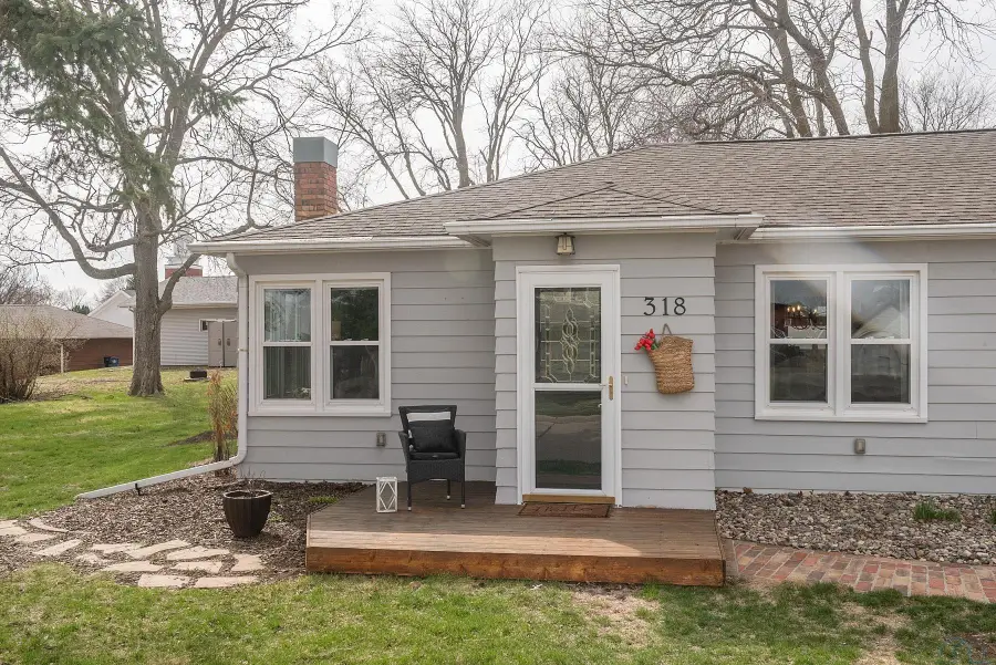 318 FRANKFORT AVE NE, Orange City, IA 51041 - #3