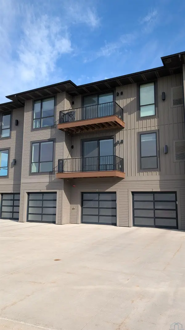 1351 13TH AVE SE, Sioux Center, IA 51250