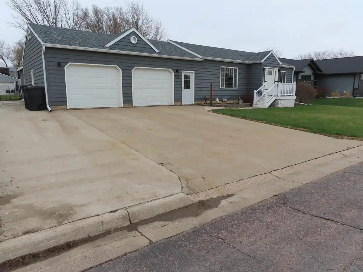203 E Dupont, Elk Point, SD 57025 - #1
