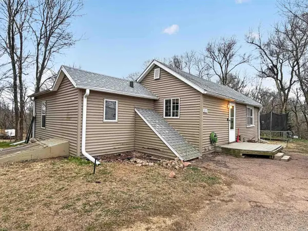 3213 13th St, Sioux City, IA 51105