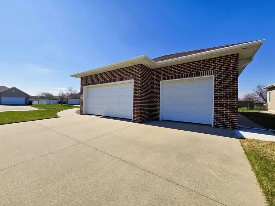 901 Rockwood Ct, Sergeant Bluff, IA 51054 - #3