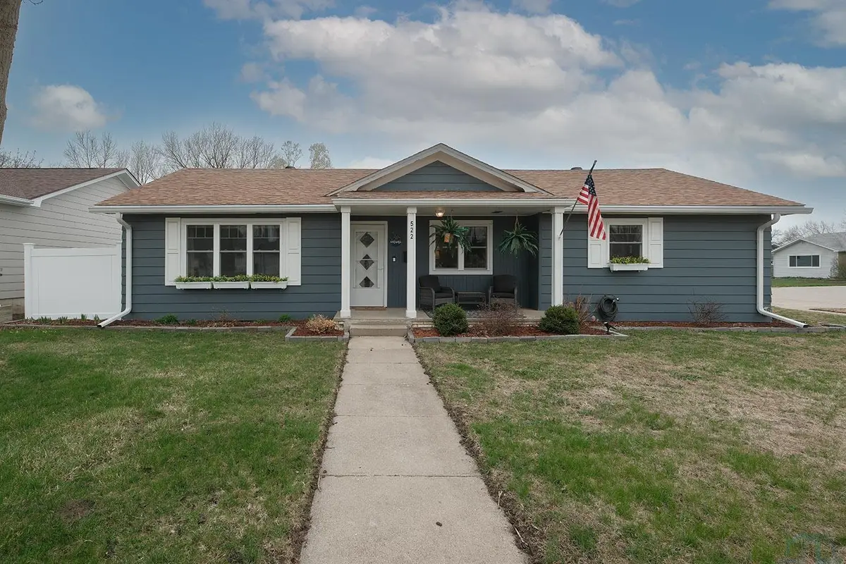 522 Delaware Ave NW, Orange City, IA 51041 - #1