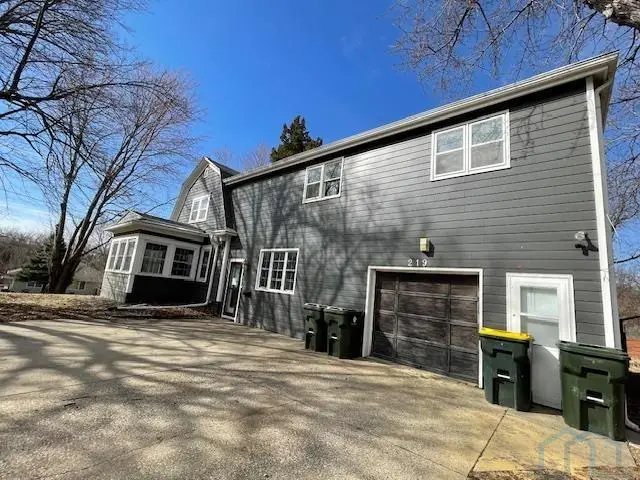 219 36th St, Sioux City, IA 51104 - #1