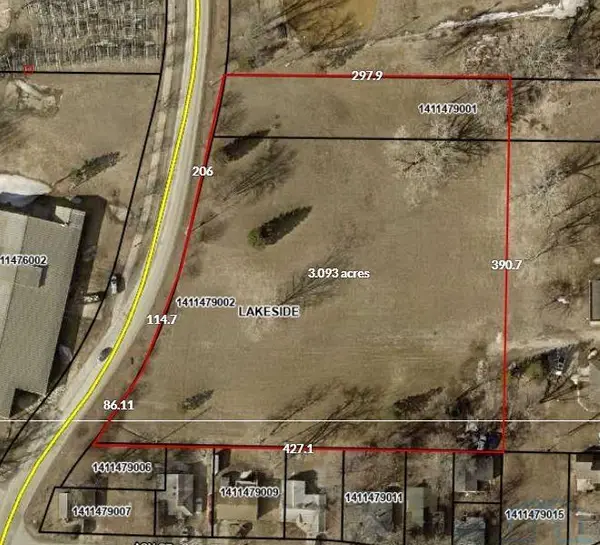 97 Lakeshore Dr, Lakeside, IA 50588