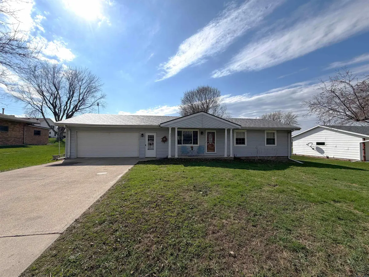 221 N 9th Avenue, Sheldon, IA 51201 - #1