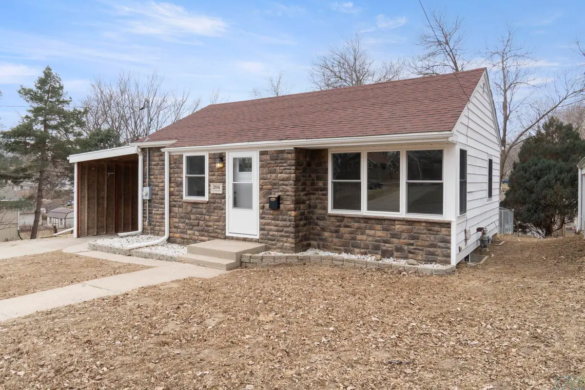 2041 S Cleveland, Sioux City, IA 51106 - #1