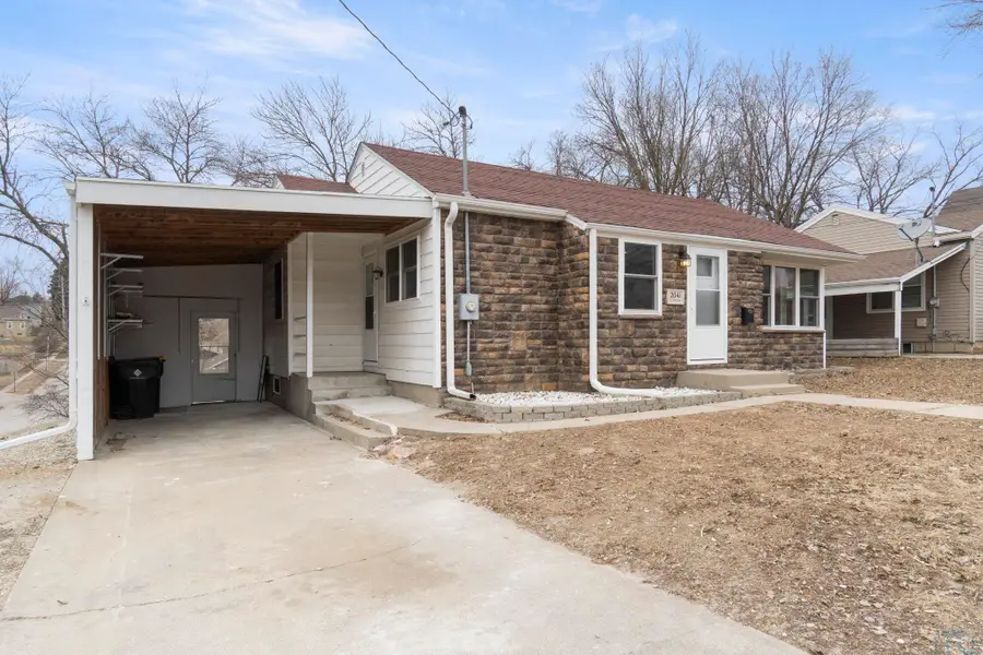 2041 S Cleveland, Sioux City, IA 51106 - #3