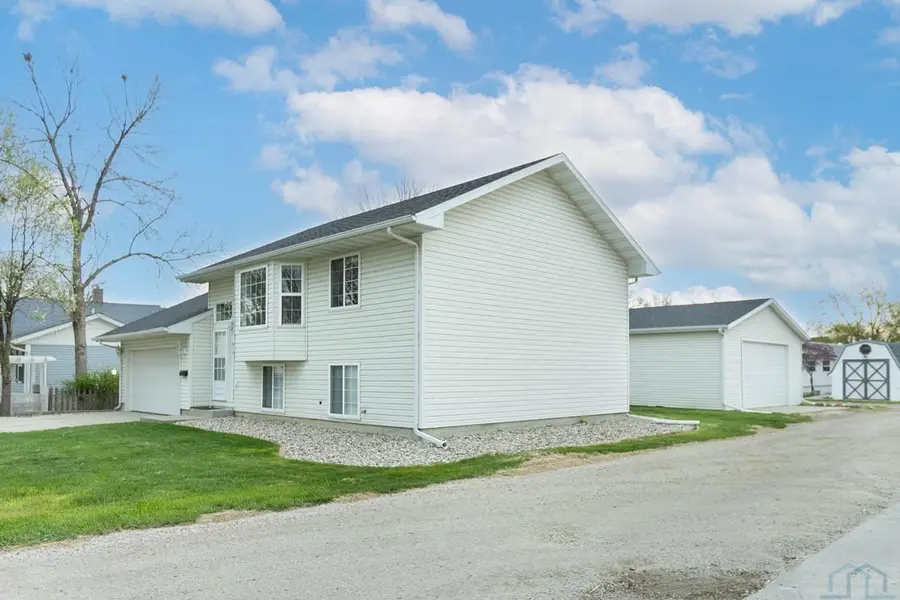 915 4th Street, Onawa, IA 51040 - #2