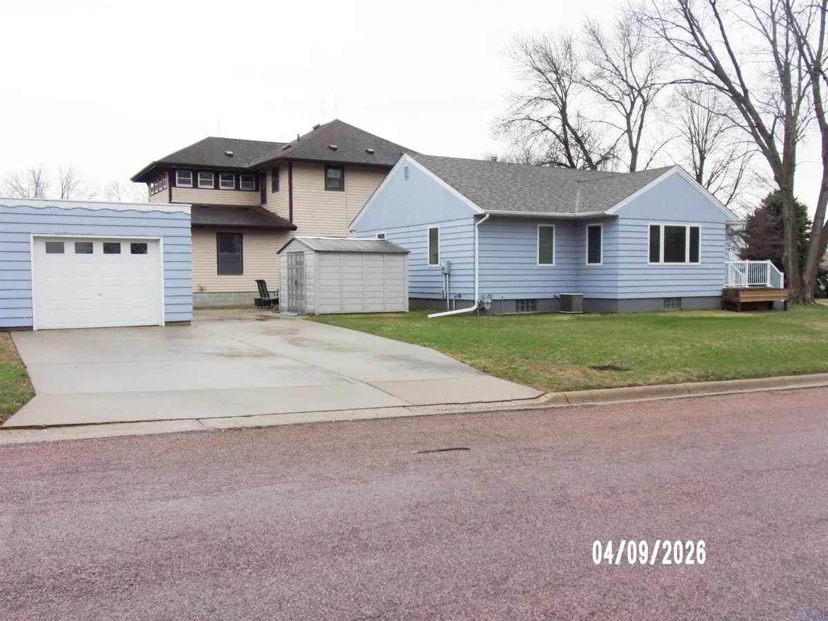 1322 AVENUE I, Hawarden, IA 51023 - #1