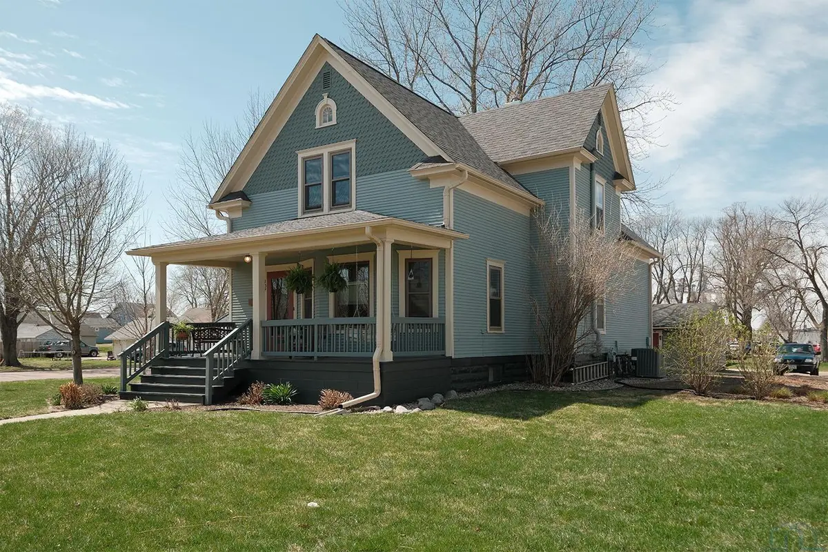 407 2nd Avenue NE, Sioux Center, IA 51250 - #1