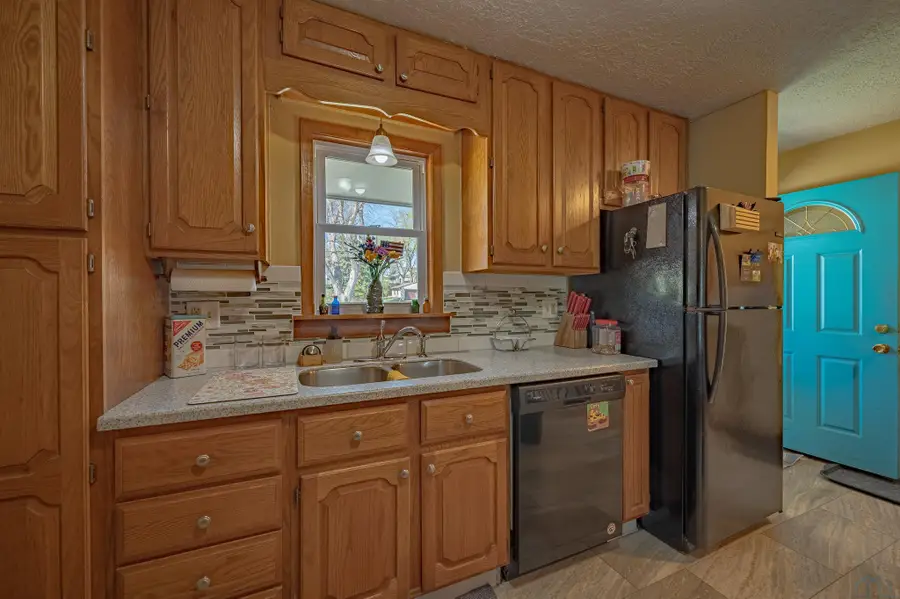 5110 Lorraine Ave, Sioux City, IA 51106 - #3