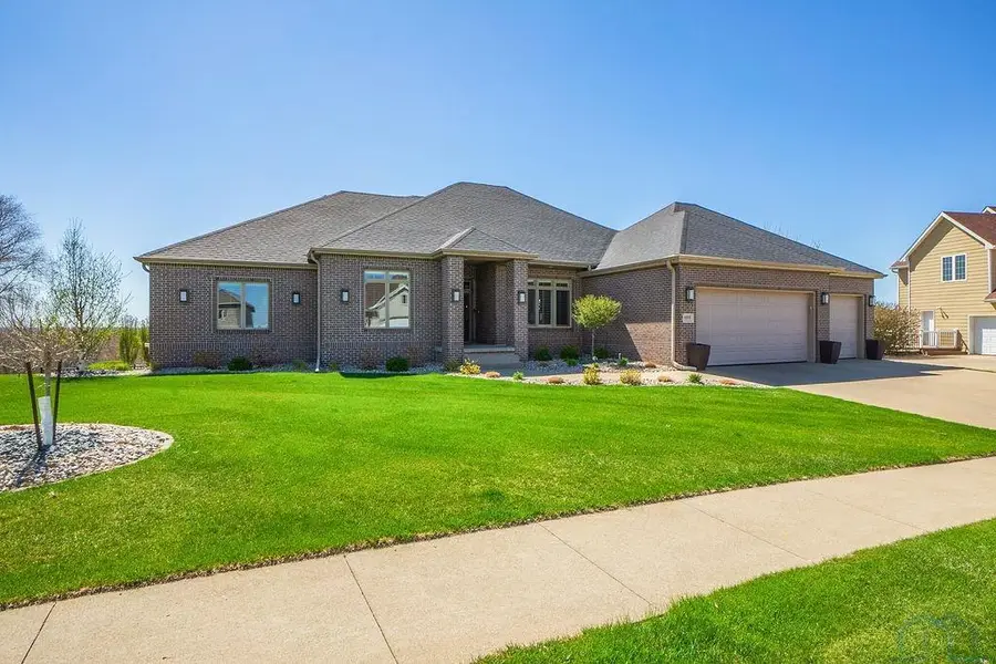 6816 Cypress Point, Sioux City, IA 51106 - #2