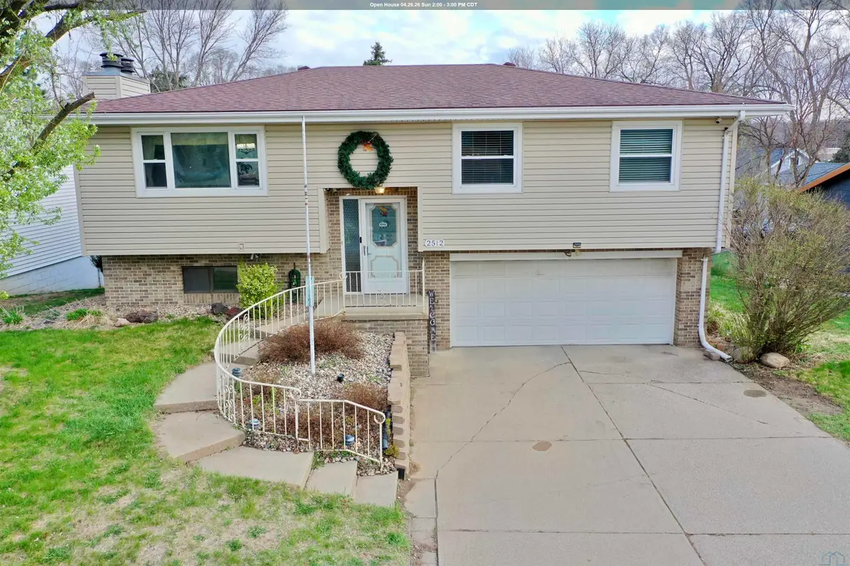 2512 W 20th St, Sioux City, IA 51103 - #1