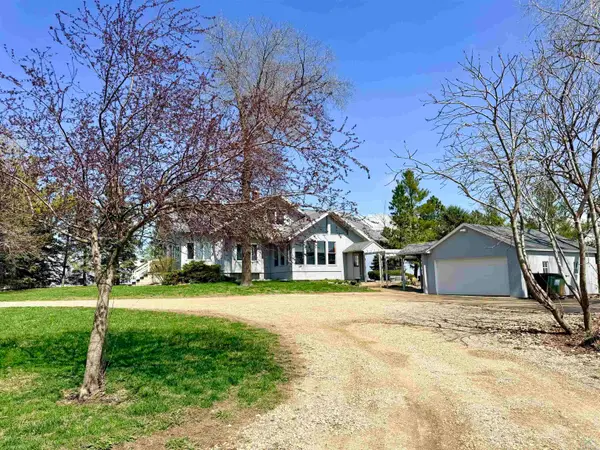 6402 170th Ave, Newell, IA 50568