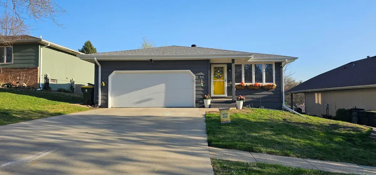 4606 CHERRYWOOD LN, Sioux City, IA 51106 - #1