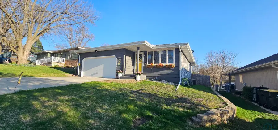 4606 CHERRYWOOD LN, Sioux City, IA 51106 - #3