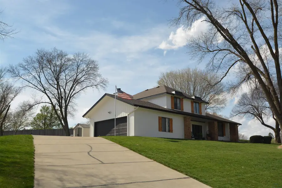 3609 Lindenwood St, Sioux City, IA 51104 - #2